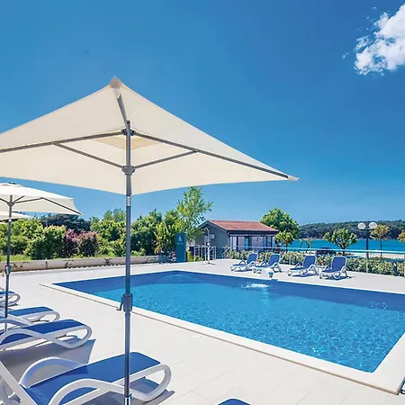 Apartment Gorgeous In Punat